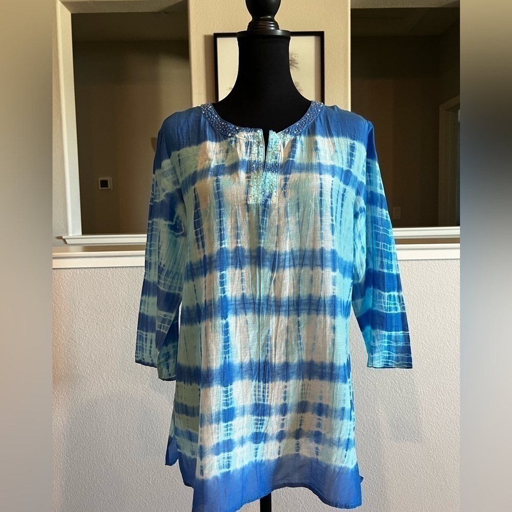 Chico’s Adorable Tie Dye Tunic with Embellishments- Size 1 (Medium)